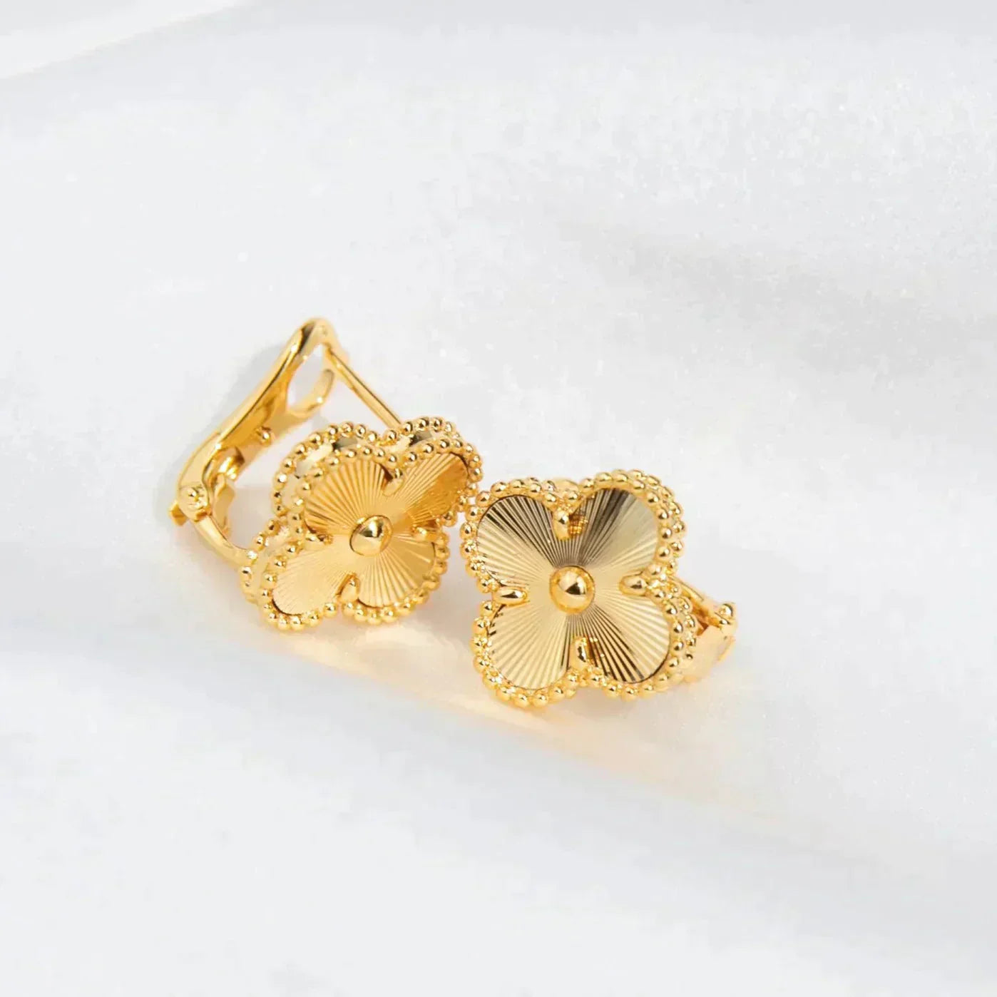 [Lucas Jewelry]CLOVER MEDIUM 1 MOTIFS LASER EARRINGS