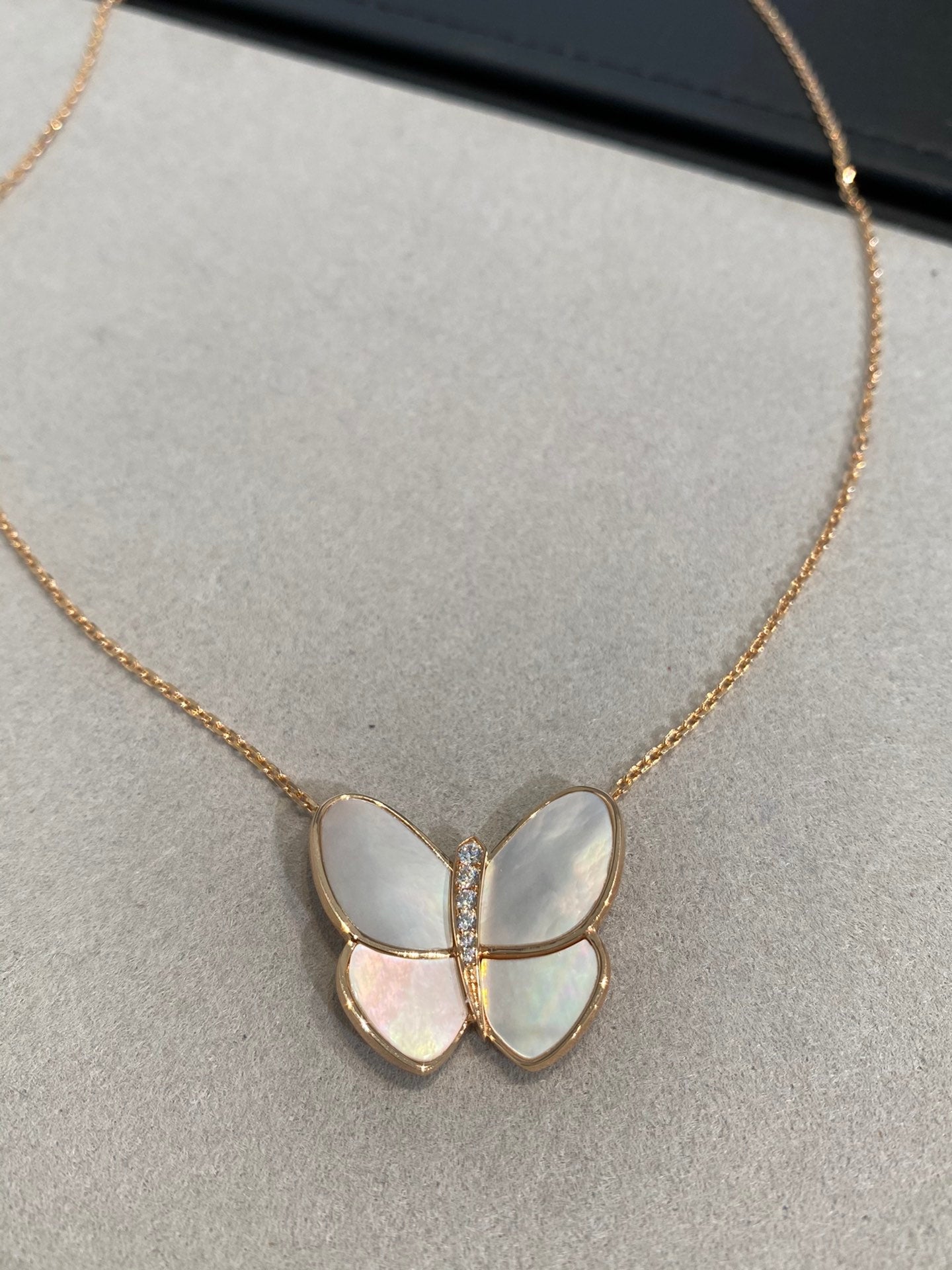 [Lucas Jewelry]BUTTERFLY GOLD MOP DIAMOND NECKLACE