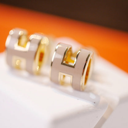 [Lucas Jewelry]MINI POP H GOLD EARRINGS GREY