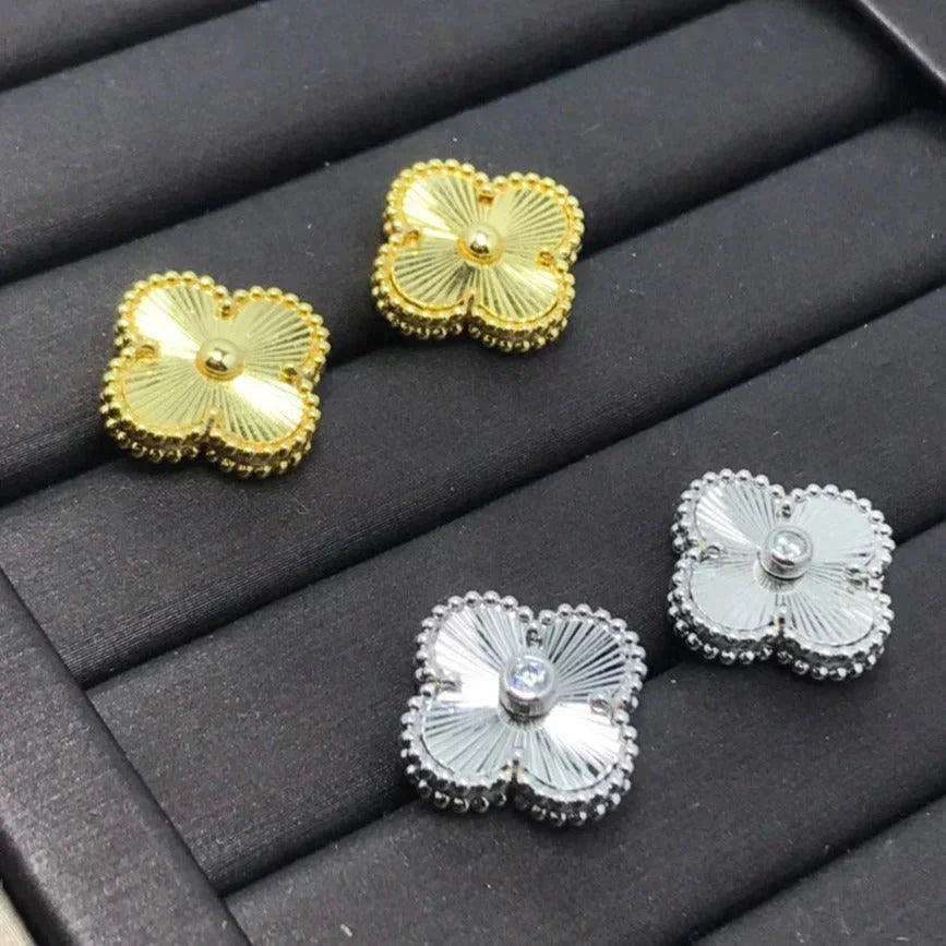 [Lucas Jewelry]CLOVER MINI 9.5MM LASER EARRINGS