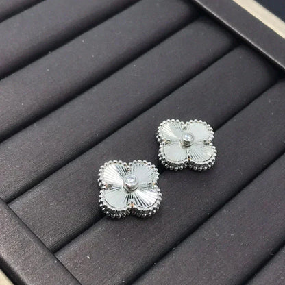 [Lucas Jewelry]CLOVER MINI 9.5MM LASER EARRINGS