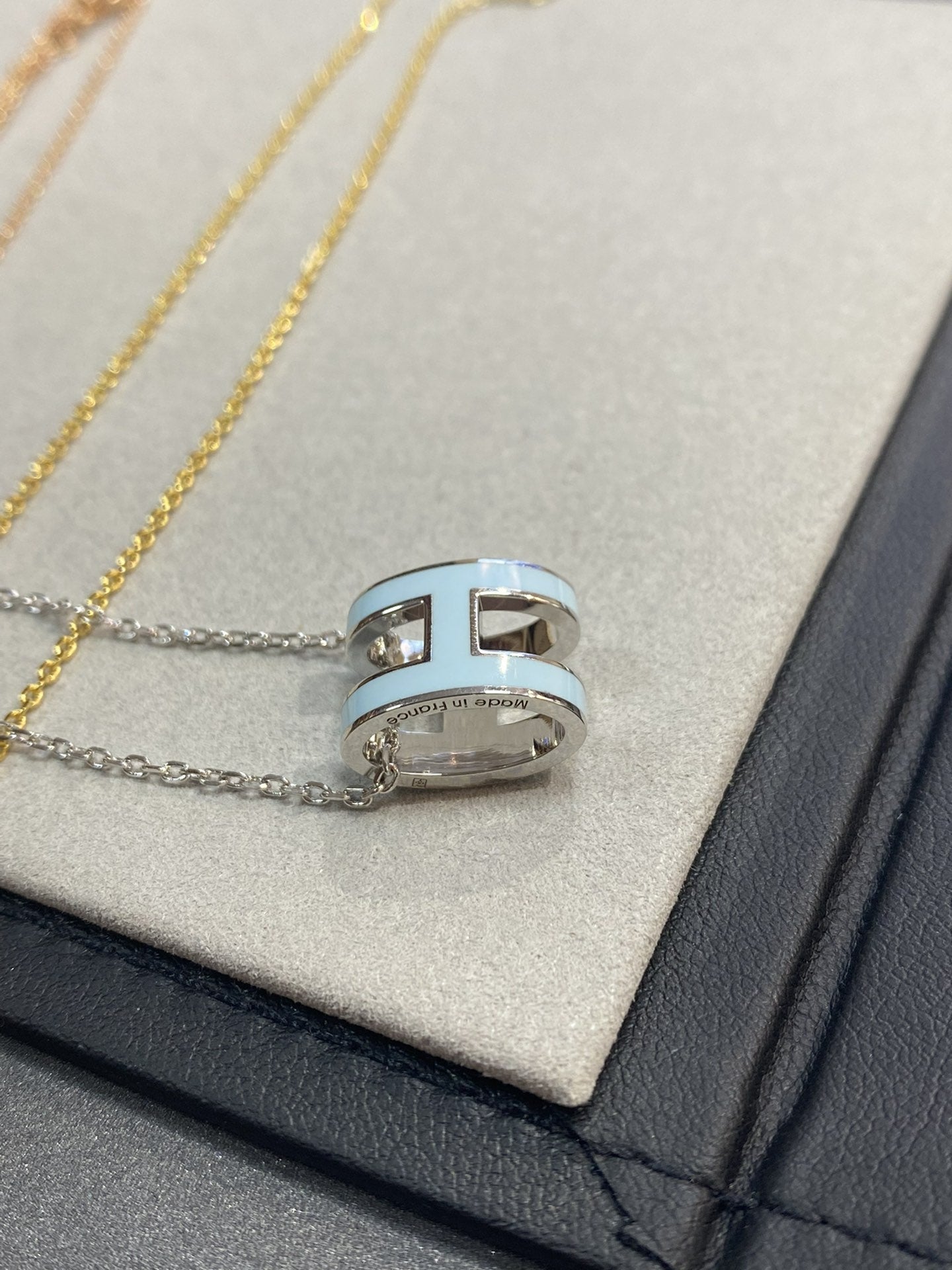 [Lucas Jewelry]POP H LIGHT BLUE NECKLACE