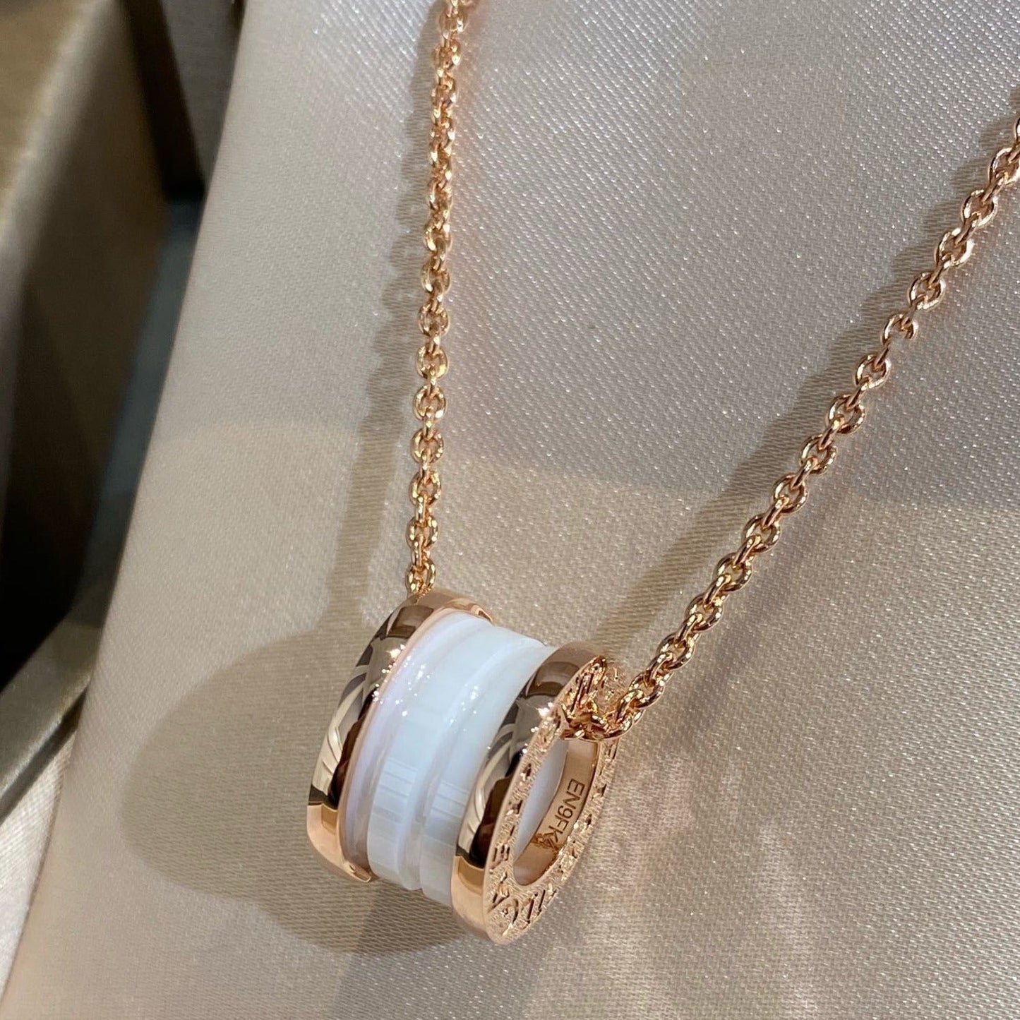 [Lucas Jewelry]ZERO 1 WHITE CERAMIC PINK GOLD NECKLACE