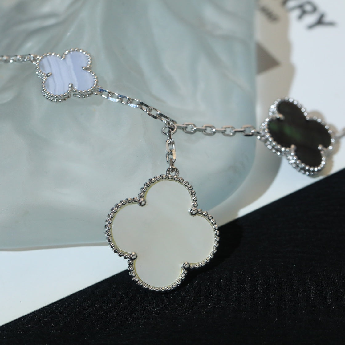 [Lucas Jewelry]CLOVER BRACELET 5 MOTIFS MOP CHALCEDONY SILVER