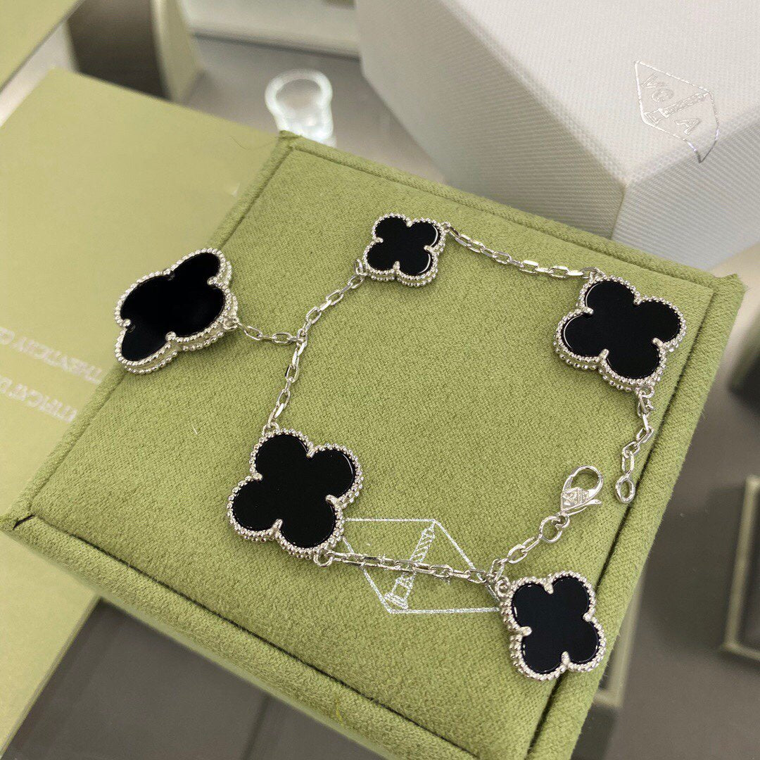 [Lucas Jewelry]CLOVER 5 MOTIFS SIVLER ONYX BRACELET