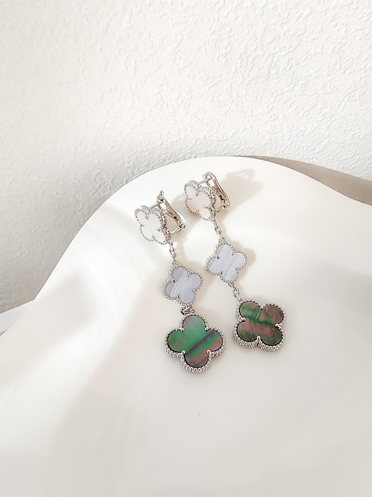 [Lucas Jewelry]CLOVER 3 MOTIFS CHALCEDONY DARK MOP SILVER EARRINGS