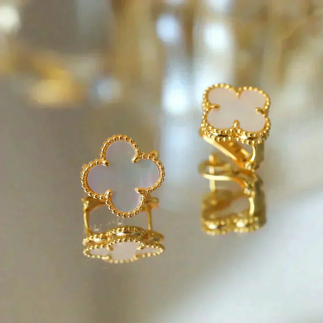 [Lucas Jewelry]CLOVER MEDIUM 1 MOTIFS  WHITE MOP STUD EARRINGS