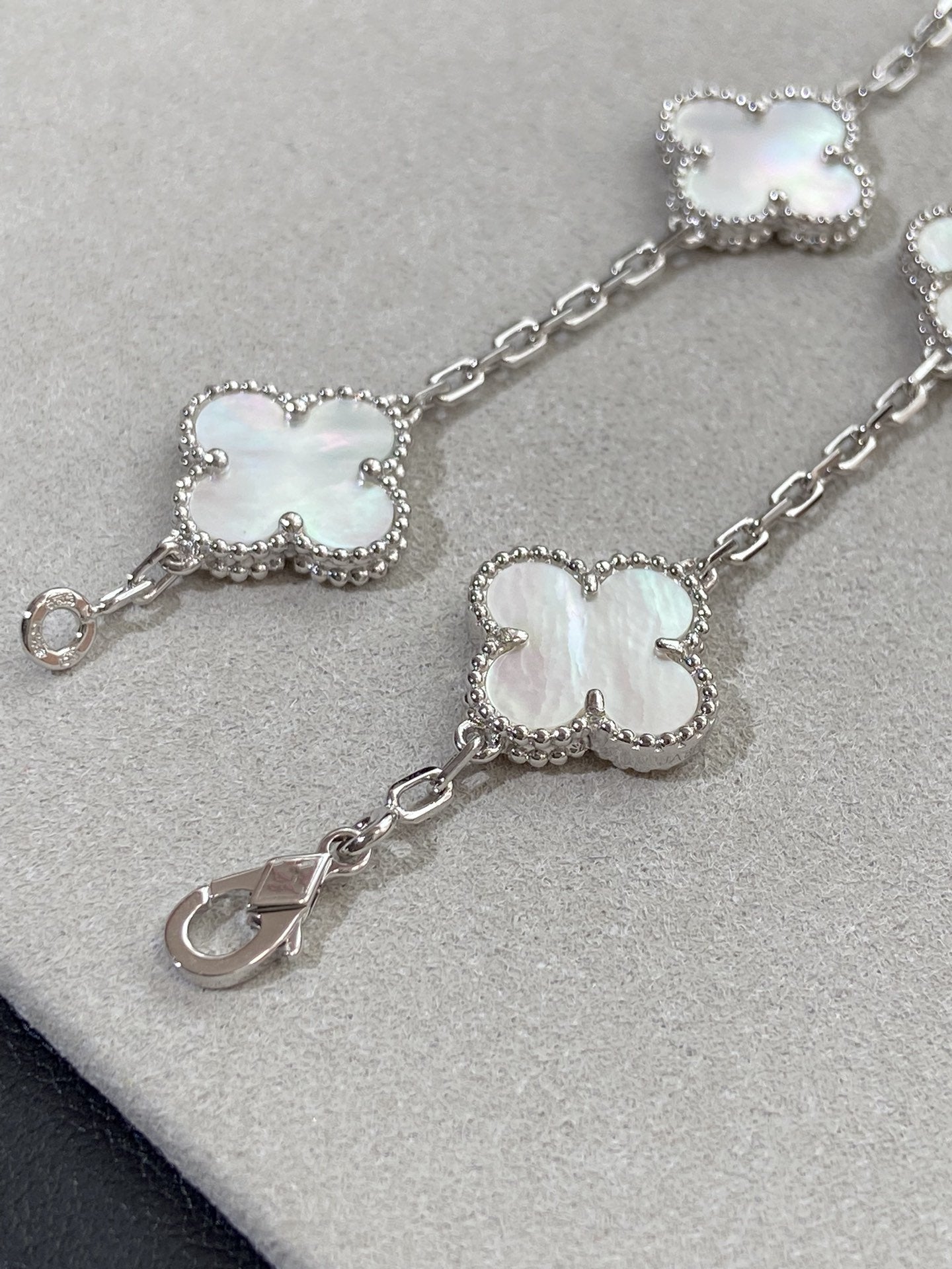 [Lucas Jewelry]CLOVER SILVER MOP 5 MOTIF BRACELET