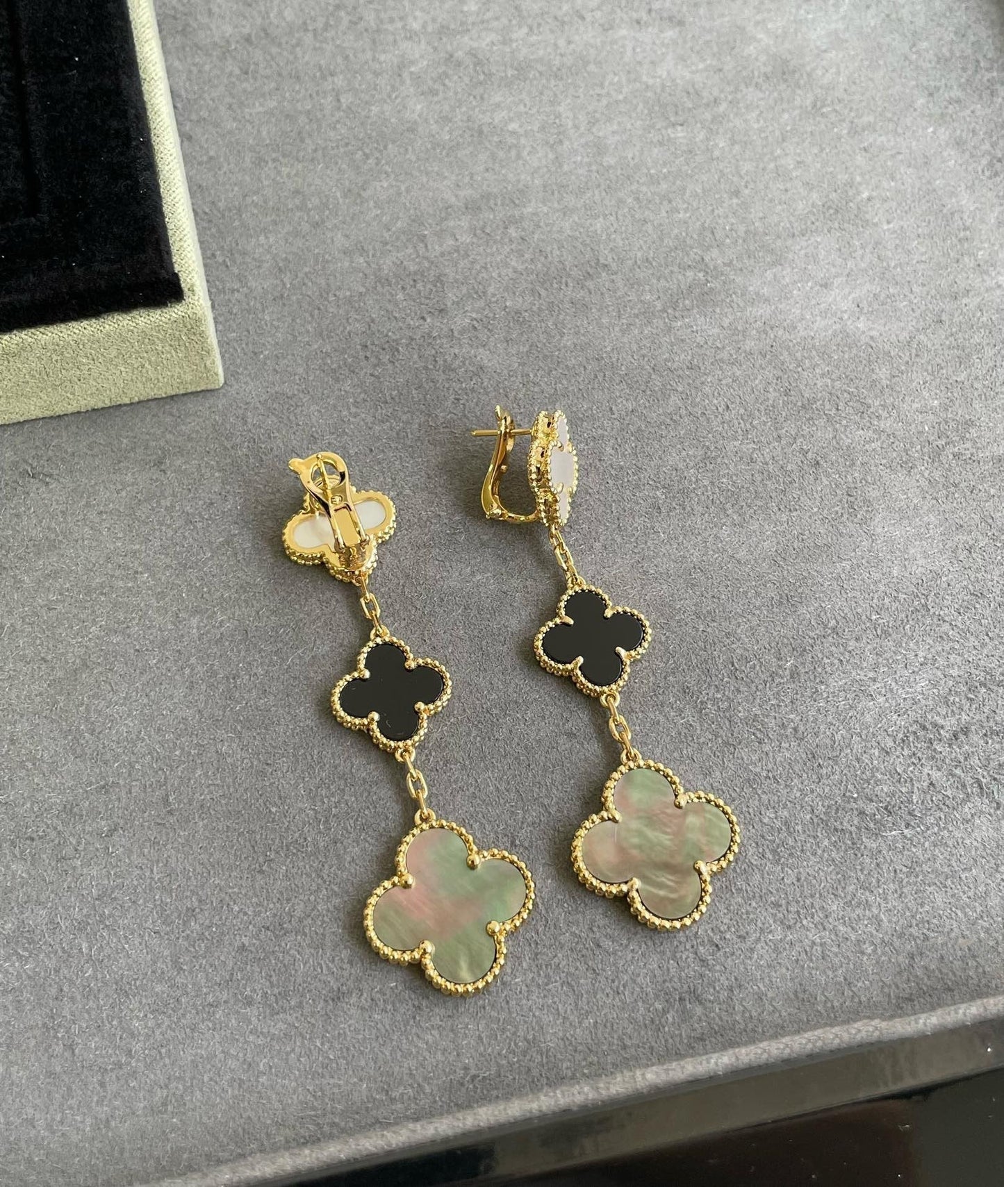 [Lucas Jewelry]CLOVER 3 MOTIF MOP ONYX DARK MOP PINK GOLD EARRINGS