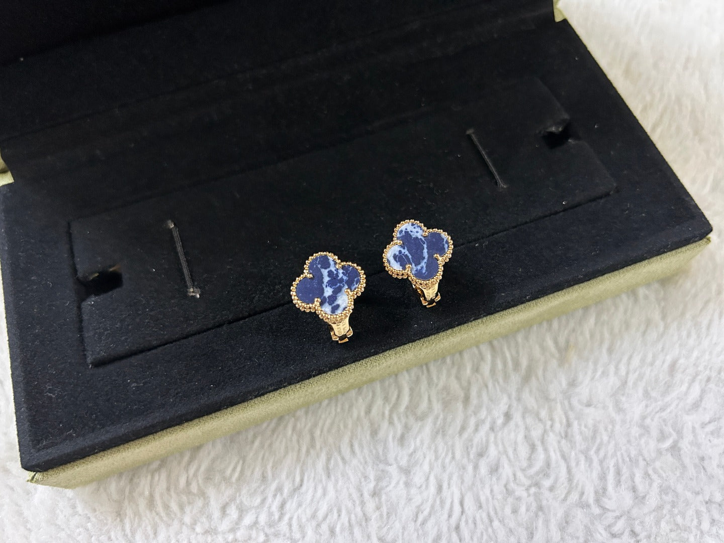 [Lucas Jewelry]CLOVER PIETERSITE MEDIUM STUD EARRINGS