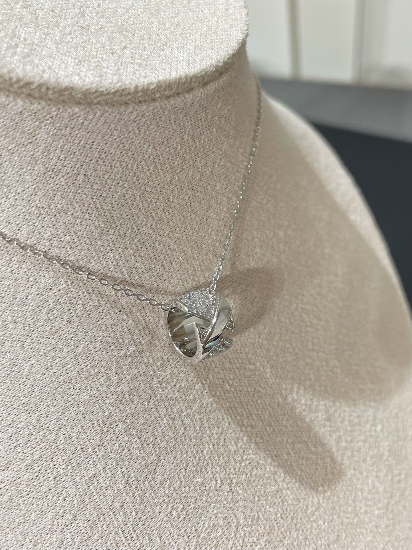 [Lucas Jewelry]LIENS EVIDENCE DIAMOND PAVED NECKLACE