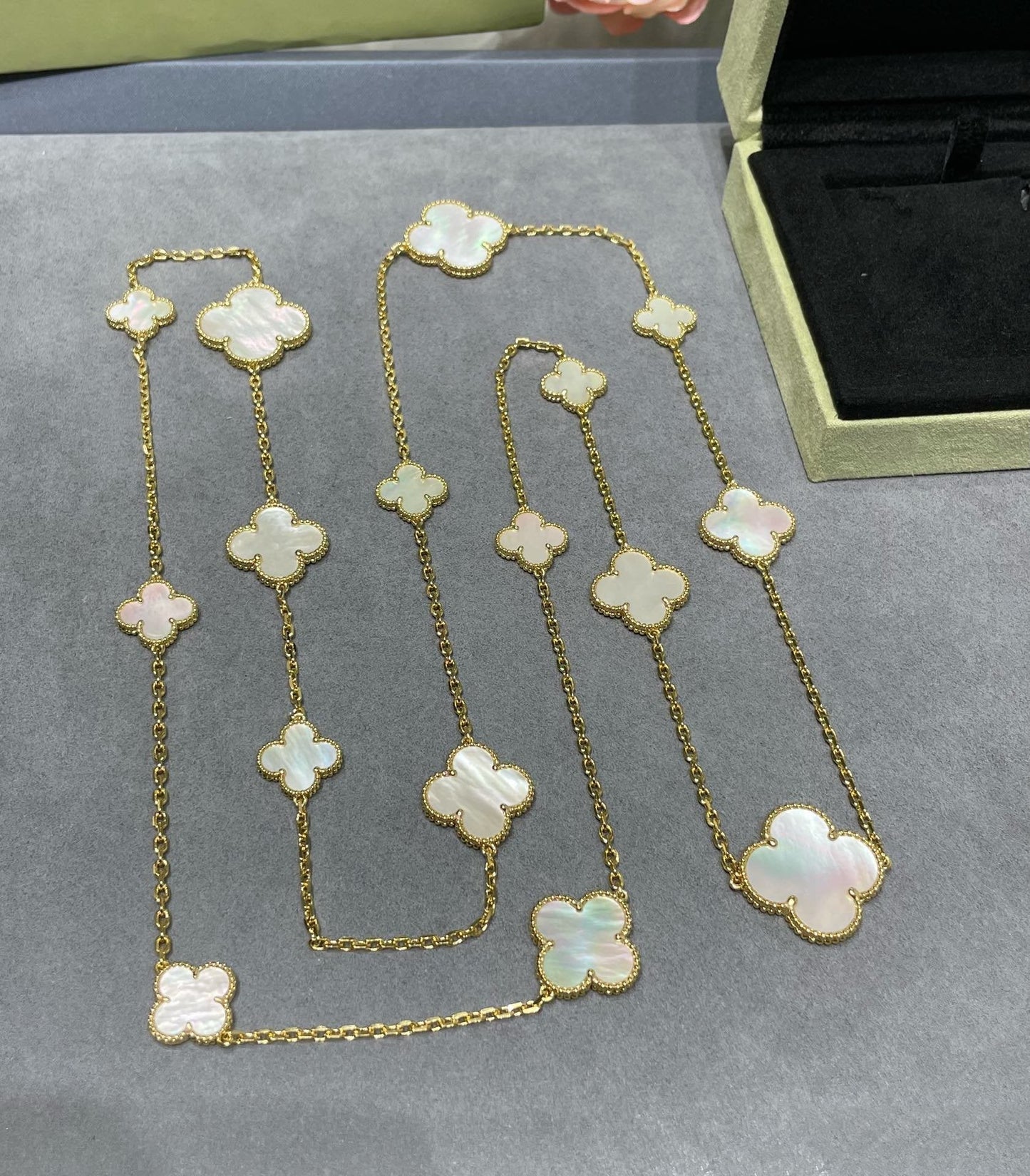 [Lucas Jewelry]CLOVER 16 MOTIF WHITE MOP GOLD NECKLACE