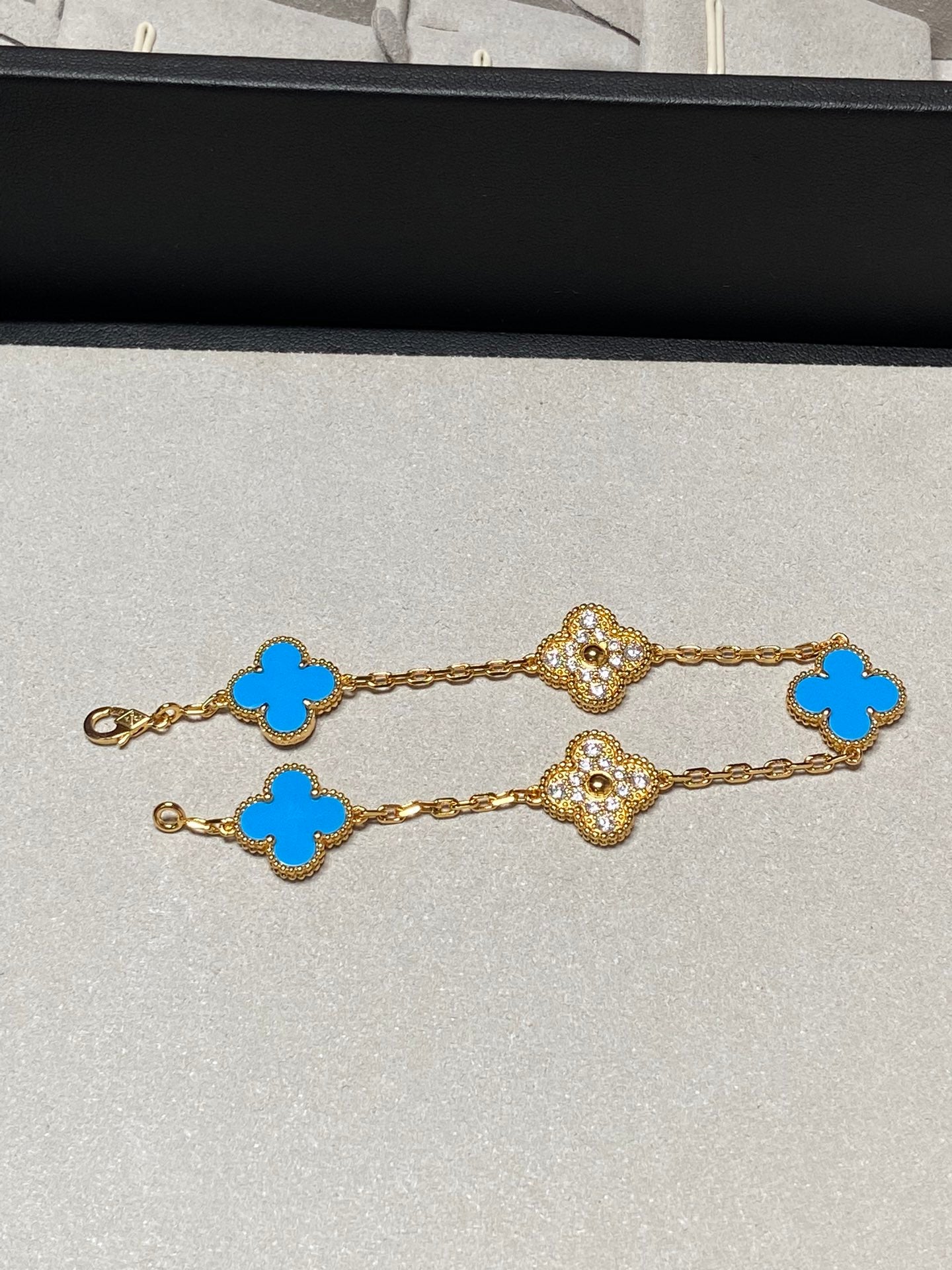 [Lucas Jewelry]CLOVER 5 MOTIF BLUE CHALCEDONY DIAMOND GOLD BRACELET