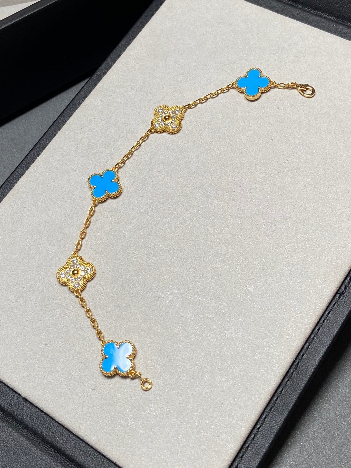 [Lucas Jewelry]CLOVER 5 MOTIF BLUE CHALCEDONY DIAMOND GOLD BRACELET