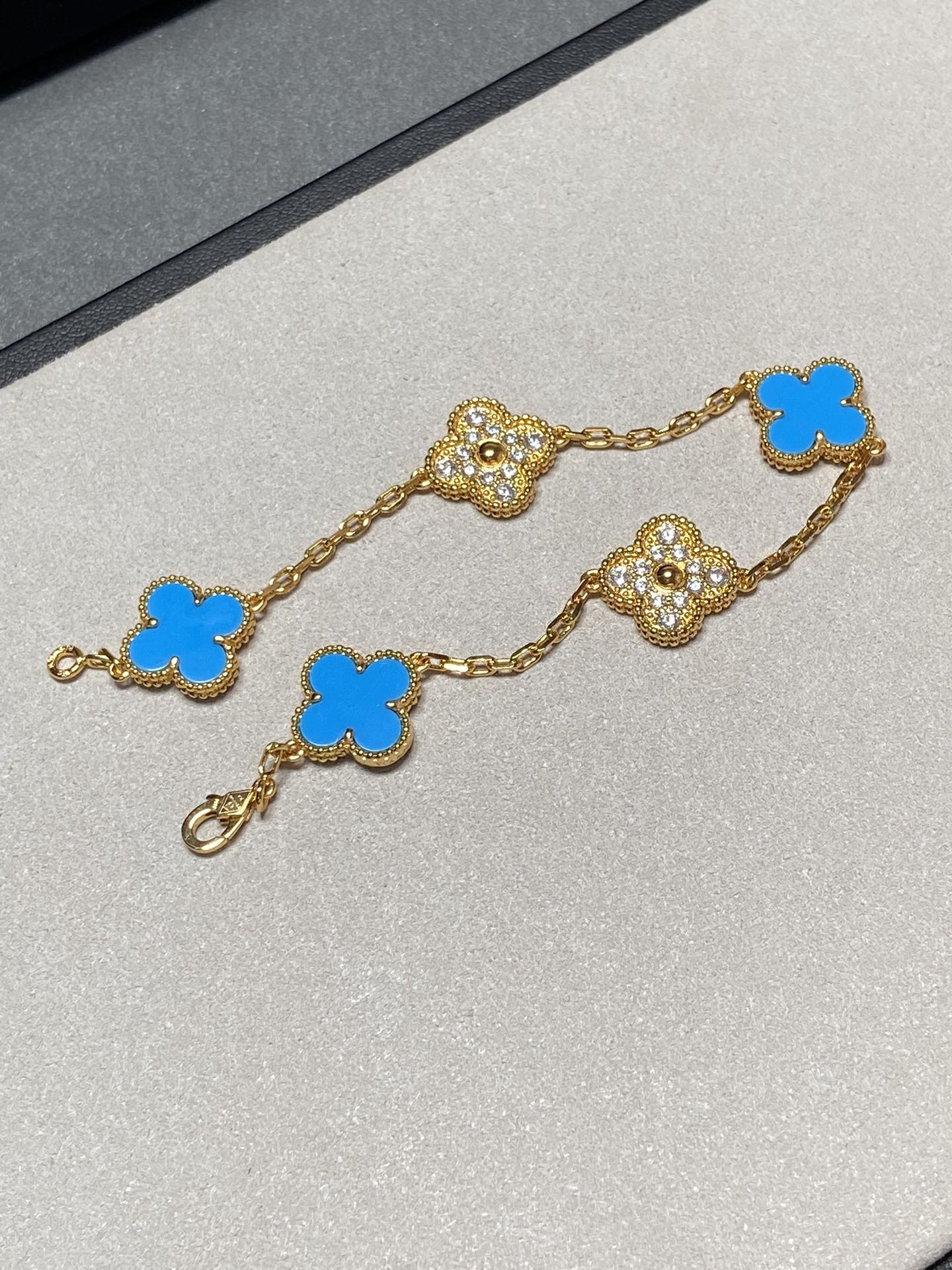 [Lucas Jewelry]CLOVER 5 MOTIF BLUE CHALCEDONY DIAMOND GOLD BRACELET