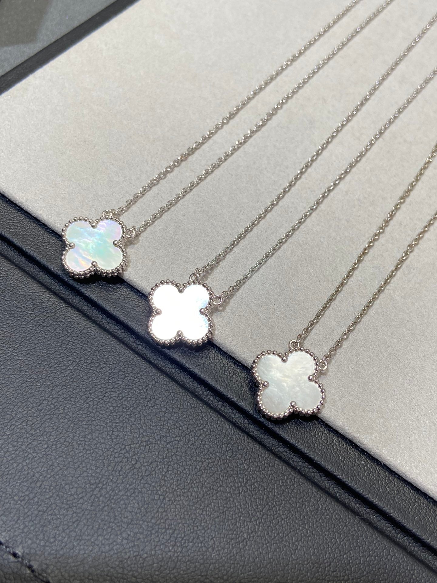 [Lucas Jewelry]CLOVER MEDIUM SILVER WHITE MOP NECKLACE