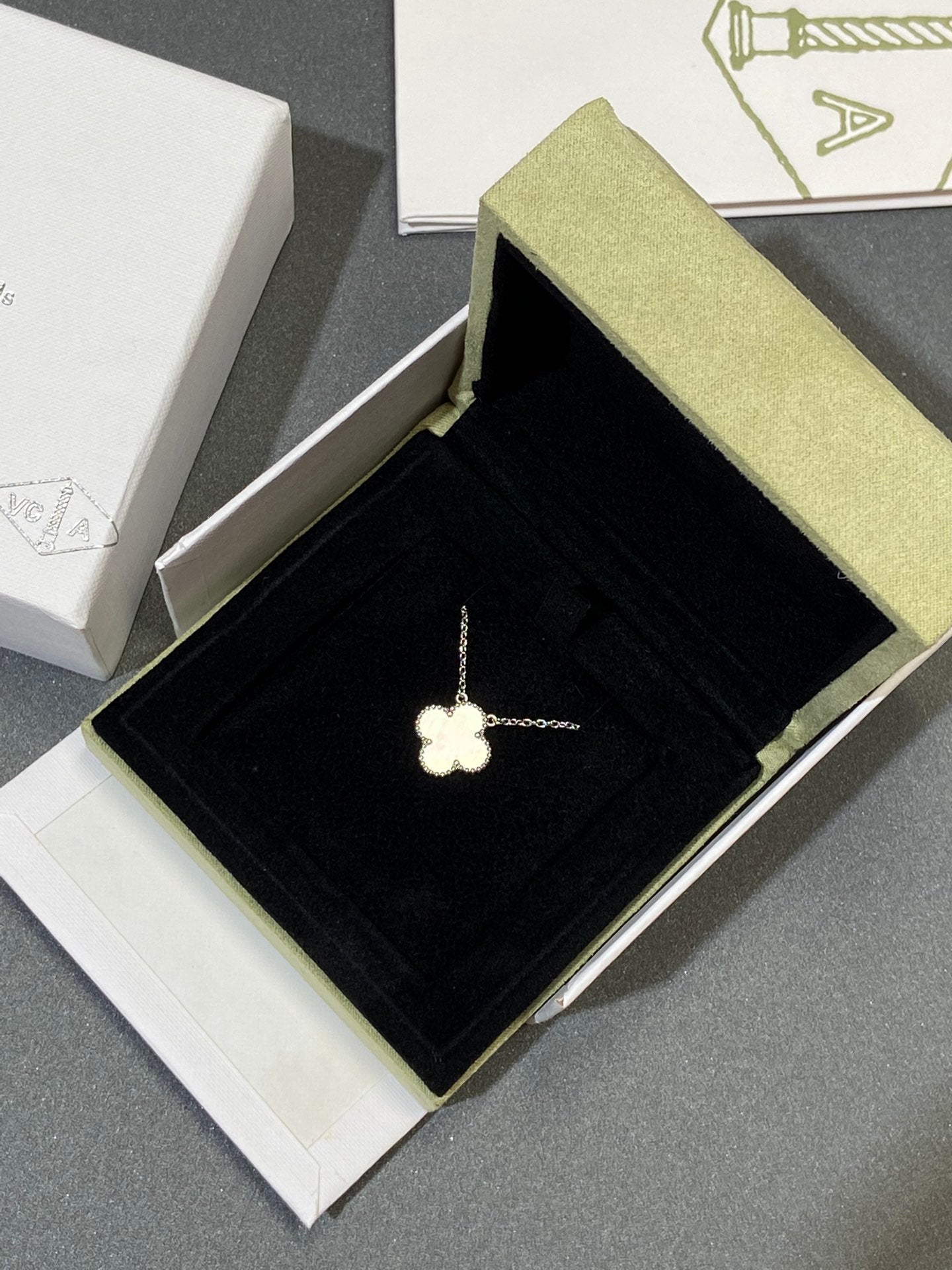 [Lucas Jewelry]CLOVER MEDIUM SILVER WHITE MOP NECKLACE