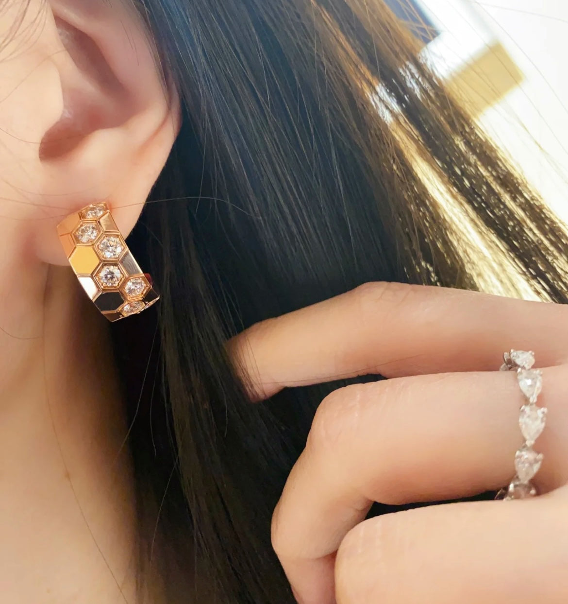 [Lucas Jewelry]BEE LOVE DIAMOND HOOP EARRINGS