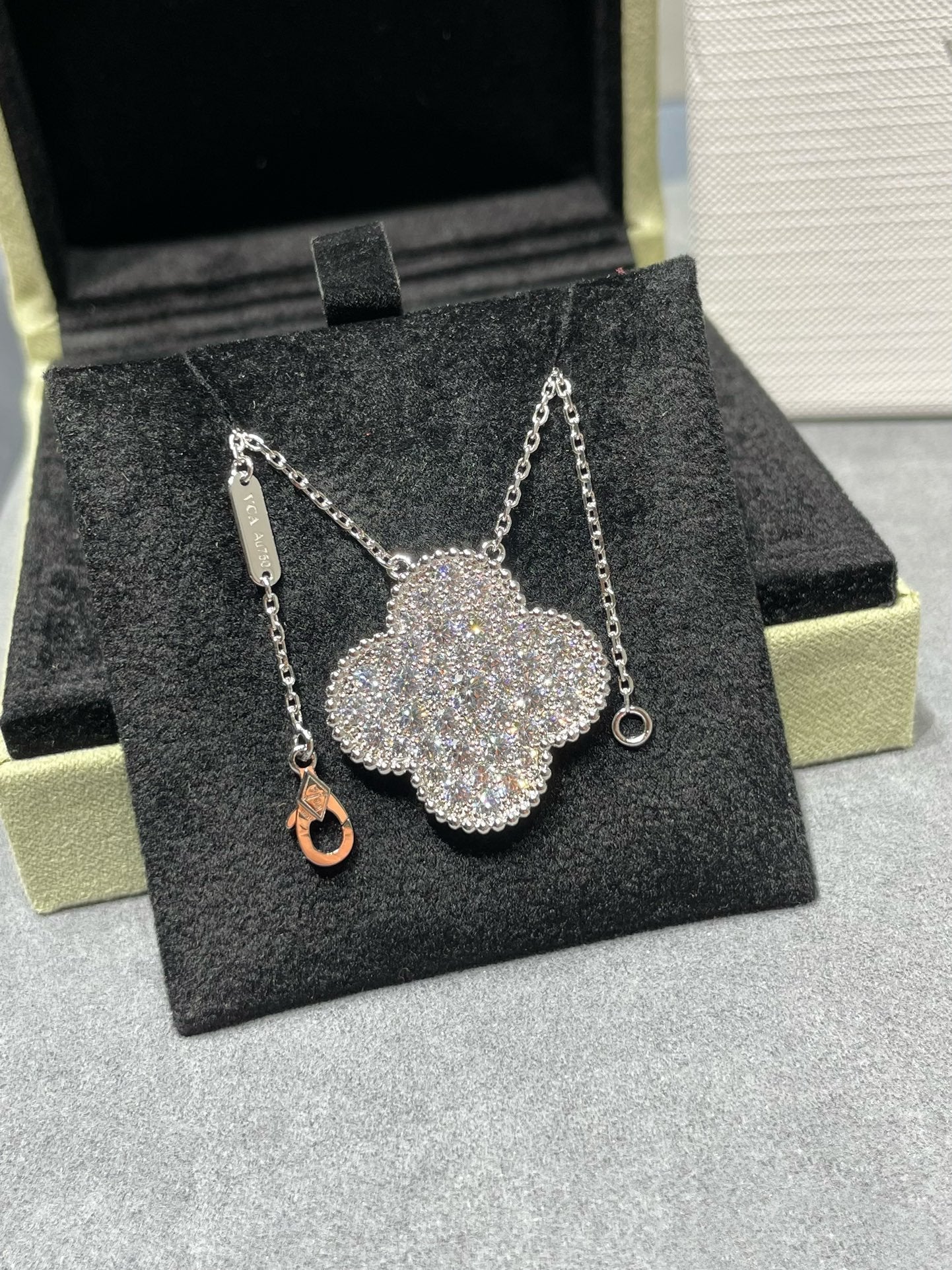 [Lucas Jewelry]CLOVER 25MM LARGE PENDANT DIAMOND PAVED SILVER NECKLACE