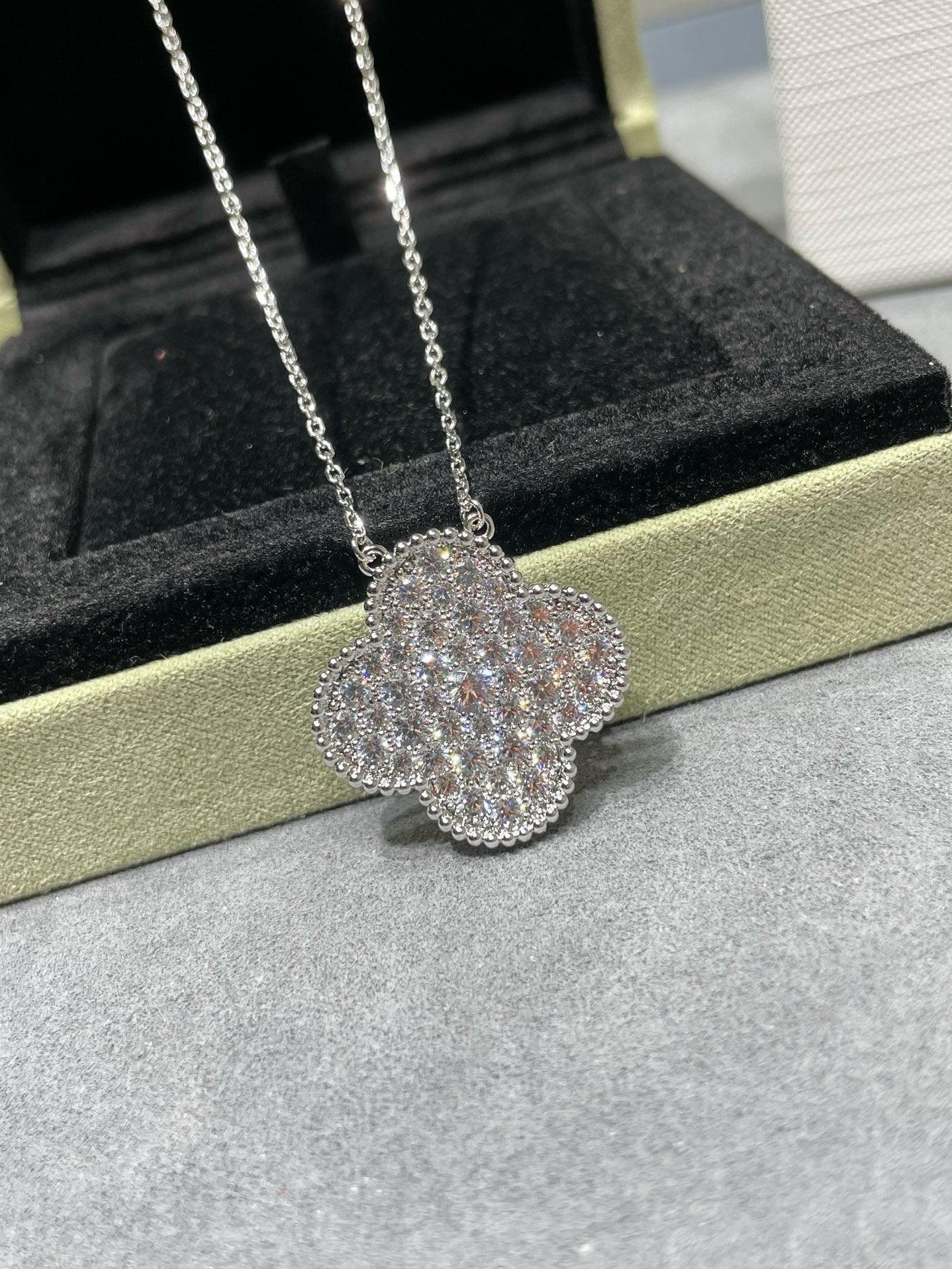 [Lucas Jewelry]CLOVER 25MM LARGE PENDANT DIAMOND PAVED SILVER NECKLACE