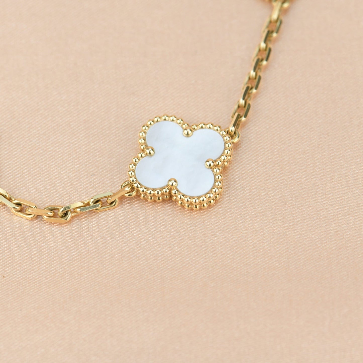 [Lucas Jewelry]CLOVER  5 MOTIF WHITE MOP BRACELET