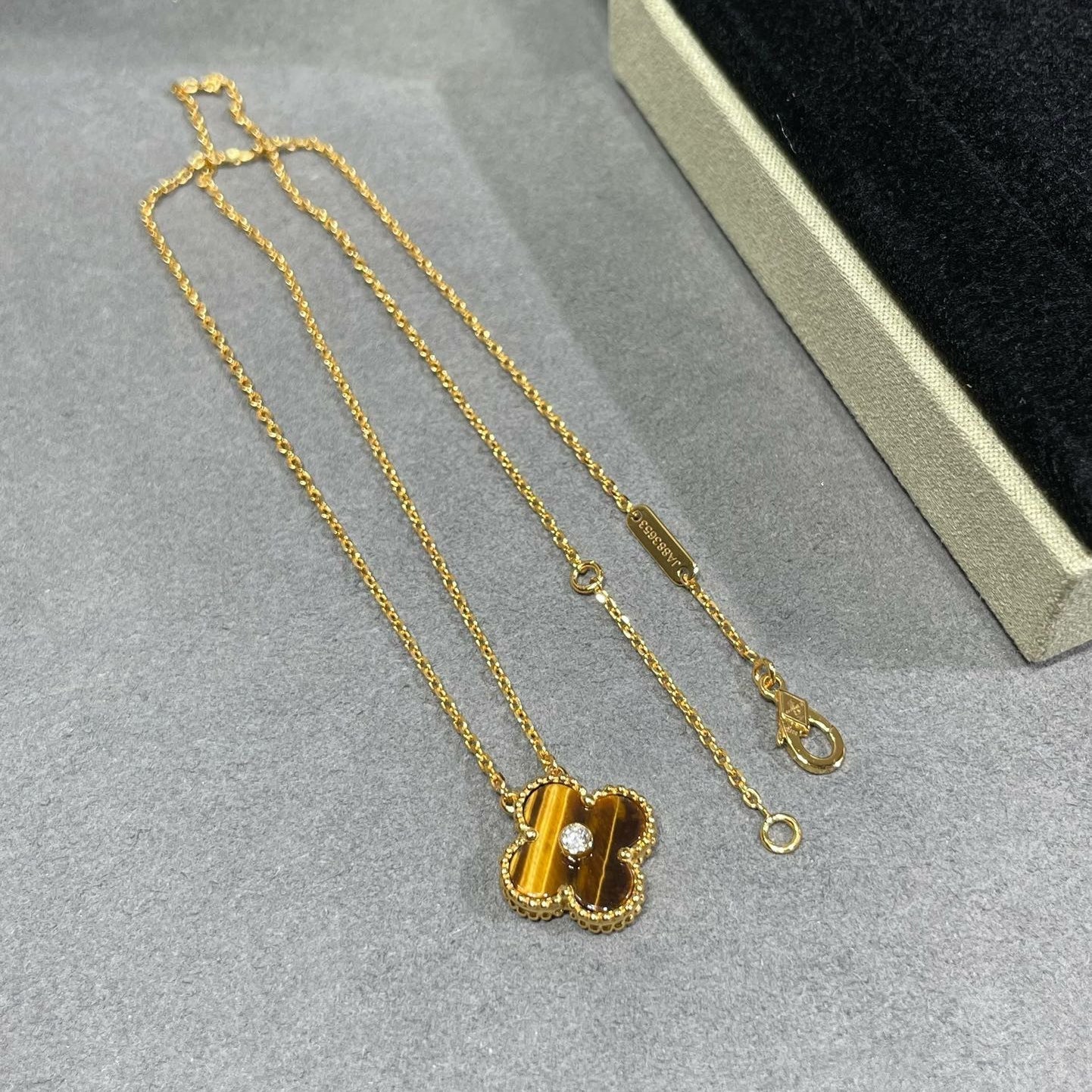 [Lucas Jewelry]CLOVER 15MM DIAMOND AND YELLOW TIGER'S EYE AGATE necklace