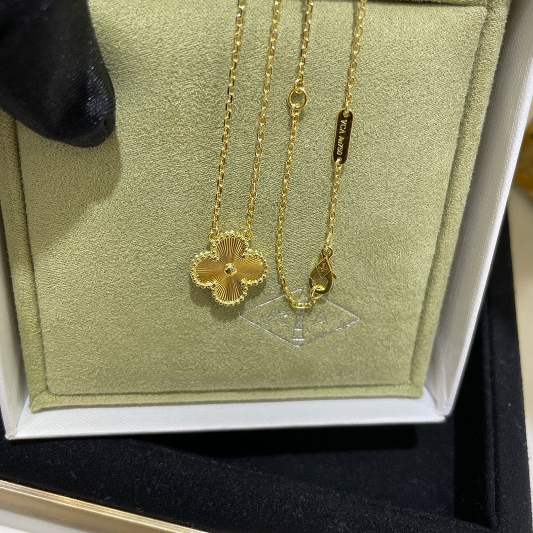 [Lucas Jewelry]CLOVER 15MM LASER NECKLACE