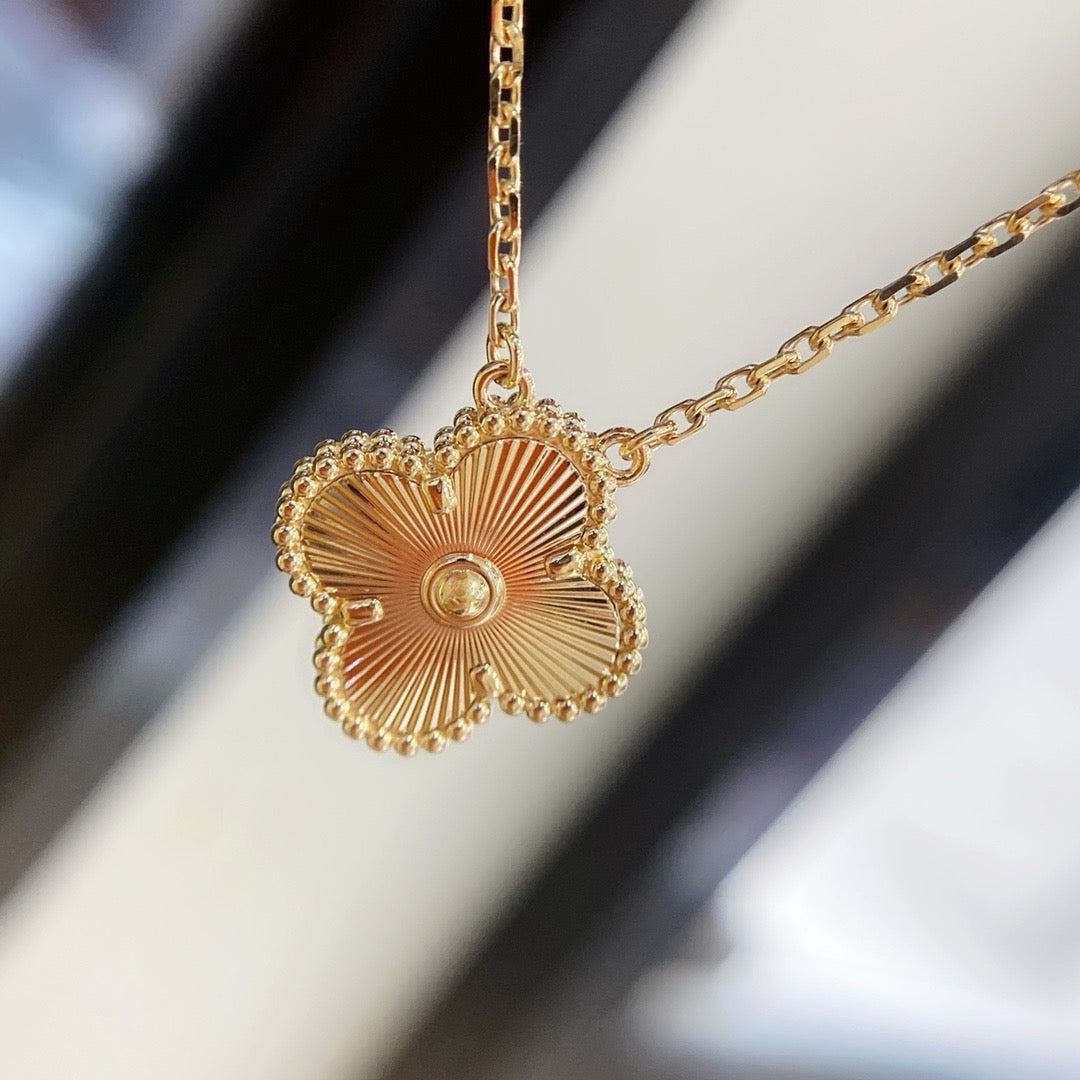 [Lucas Jewelry]CLOVER 15MM LASER NECKLACE