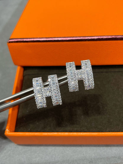 [Lucas Jewelry]H STUD EARRINGS WITH SILVER DIAMONDS