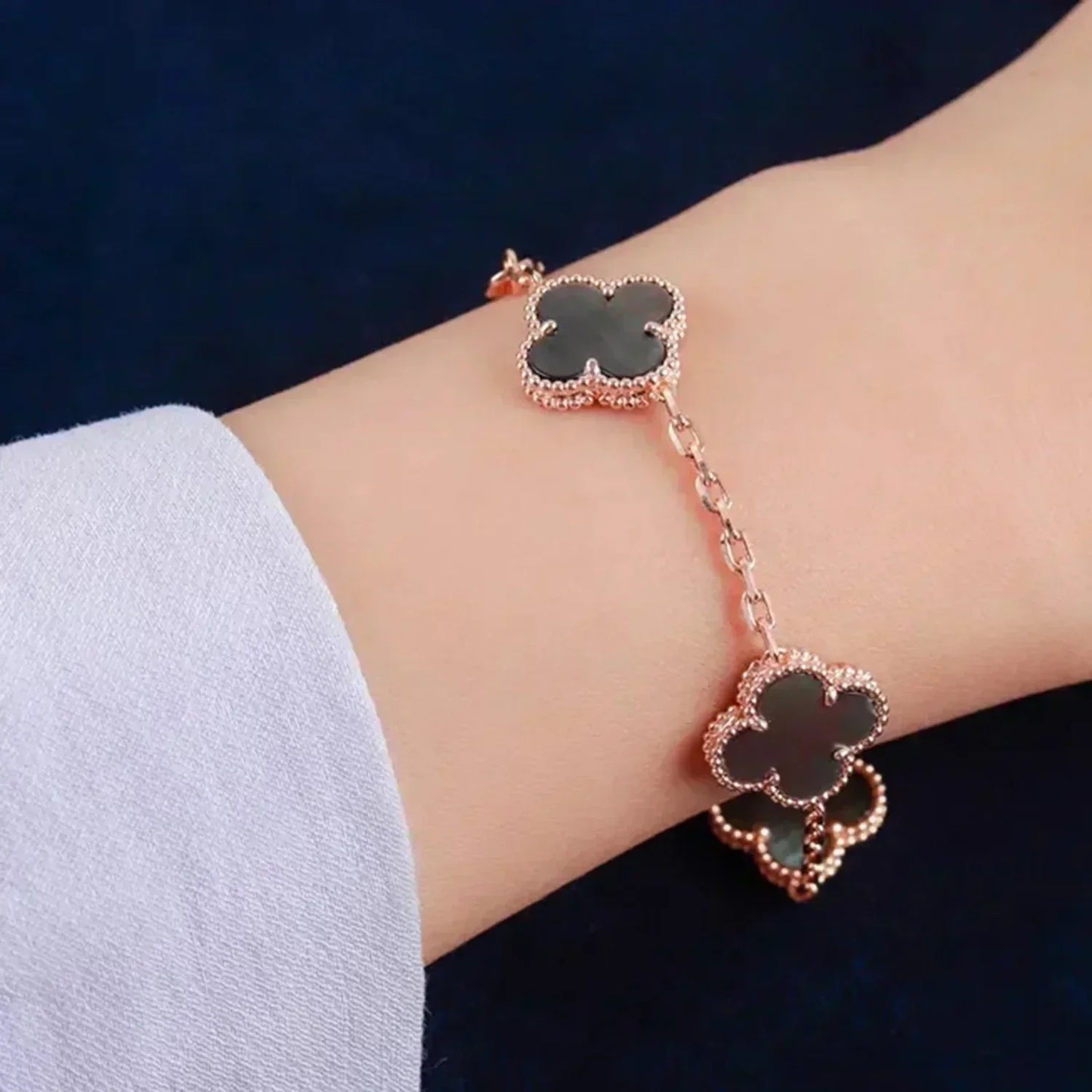 [Lucas Jewelry]CLOVER 5 MOTIF GRAY MOP  BRACELET