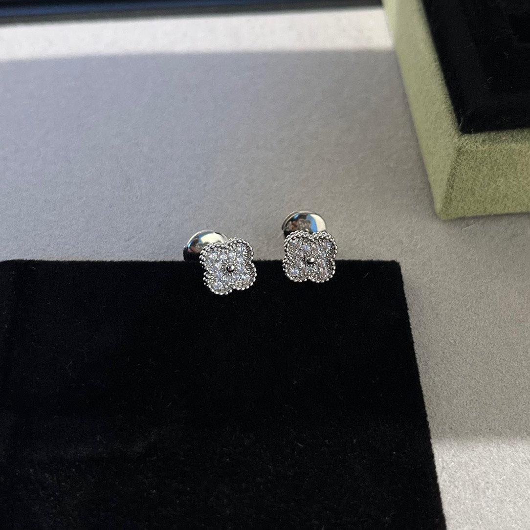 [Lucas Jewelry]CLOVER MINI DIAMOND STUD EARRINGS