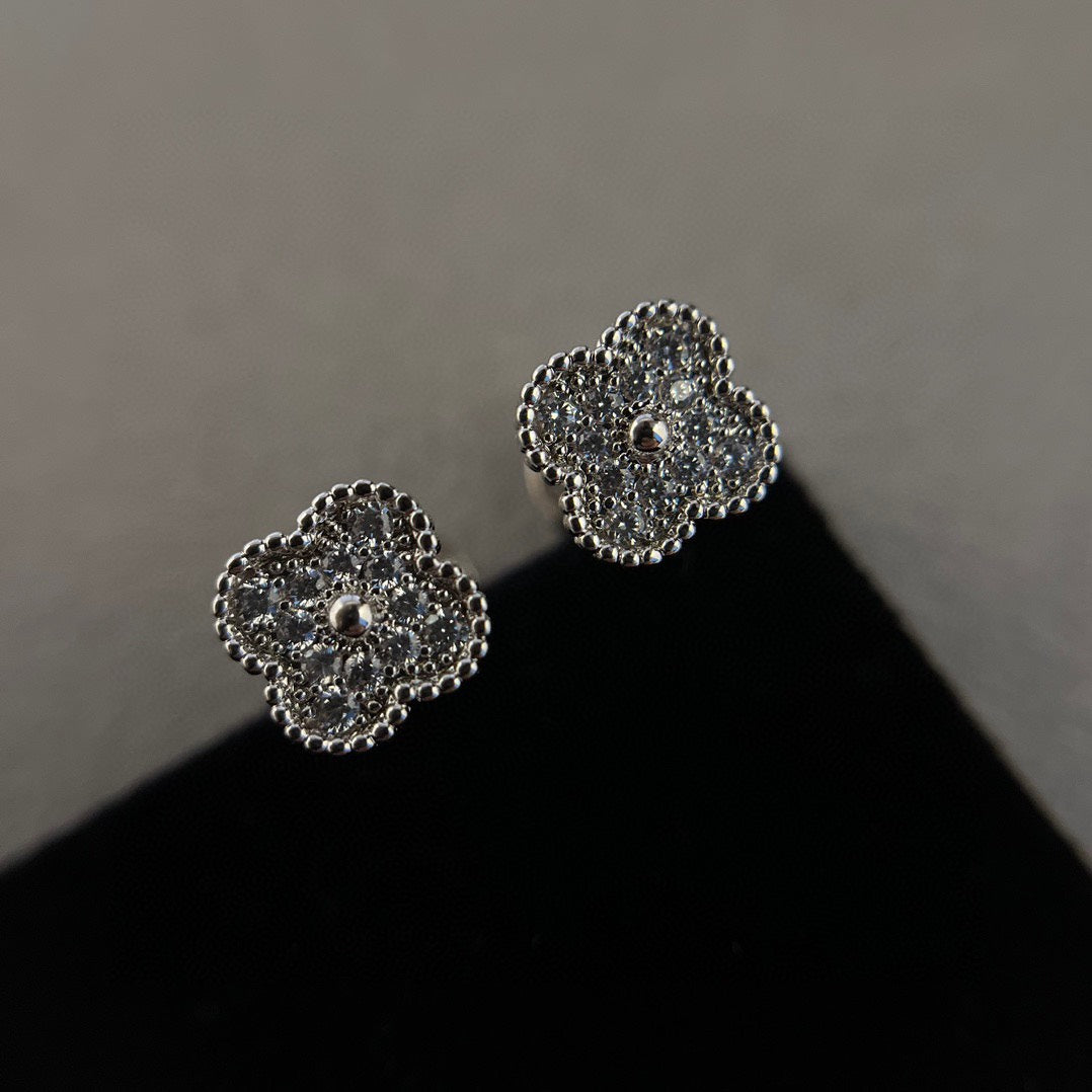 [Lucas Jewelry]CLOVER MINI DIAMOND STUD EARRINGS