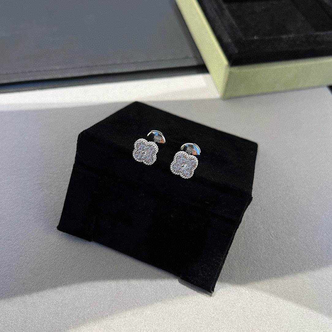 [Lucas Jewelry]CLOVER MINI DIAMOND STUD EARRINGS